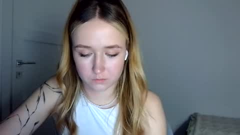 Lulu Baby18 online show from 04-22-26, 08:21