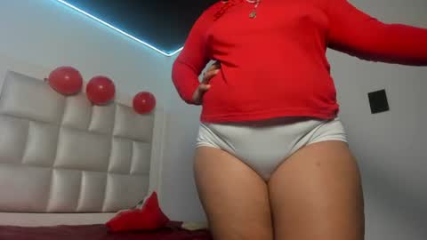 Snapshot of lulu_js_ chatting on 06-13-26, 05:33 elizabeth online show from 06-13-26, 05:33