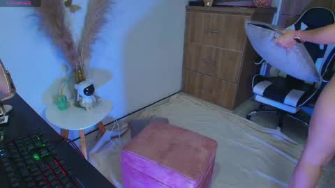 Lulu online show from 04-24-26, 01:08