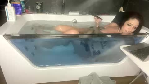 Lulu online show from 01-19-25, 07:04