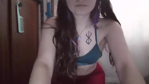 Snapshot of lulupixxx chatting on 02-19-25, 08:10 Connie online show from 02-19-25, 08:10