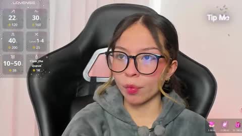 luluuberry online show from 12-14-25, 02:11