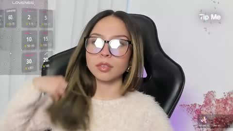 luluuberry online show from 12-18-25, 10:27