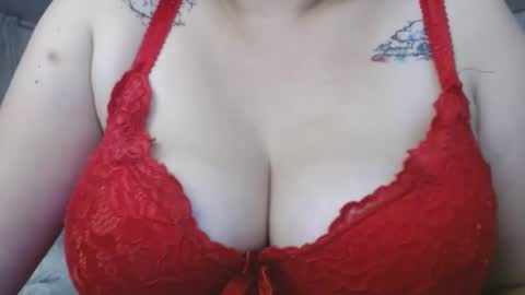 Snapshot of lumi_84 chatting on 01-19-25, 01:43 LUMI online show from 01-19-25, 01:43