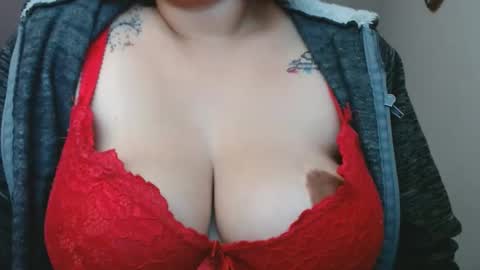 Snapshot of lumi_84 chatting on 02-15-25, 02:04 LUMI online show from 02-15-25, 02:04