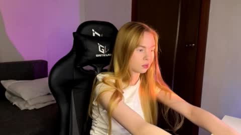 Sia online show from 12-21-25, 05:31