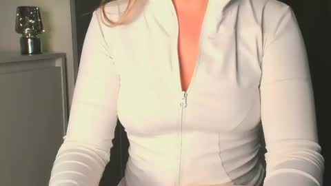 luna1vibe online show from 06-30-26, 06:03