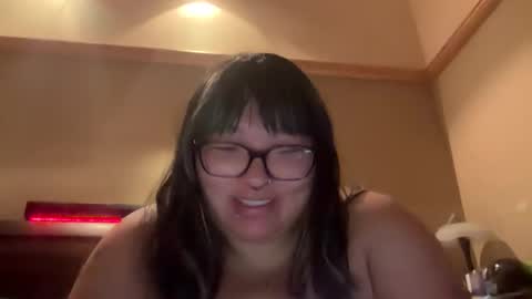 Snapshot of luna282913 chatting on 11-16-25, 01:33 Hillary online show from 11-16-25, 01:33