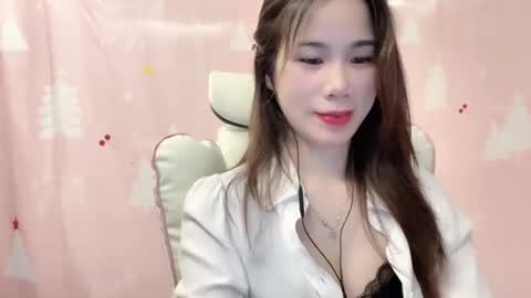 Snapshot of luna4739 chatting on 04-27-26, 03:43 Luna online show from 04-27-26, 03:43