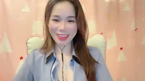 Snapshot of luna4739 chatting on 04-28-26, 04:12 Luna online show from 04-28-26, 04:12
