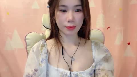 Snapshot of luna4739 chatting on 04-29-26, 05:30 Luna online show from 04-29-26, 05:30