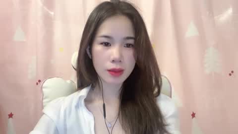 Snapshot of luna4739 chatting on 05-03-26, 02:17 Luna online show from 05-03-26, 02:17