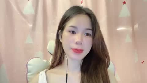 Snapshot of luna4739 chatting on 05-23-26, 07:46 Luna online show from 05-23-26, 07:46