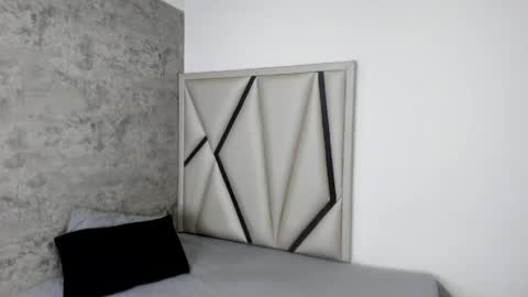 Luna online show from 04-23-26, 11:42