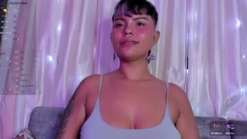 Snapshot of luna__cute chatting on 01-27-25, 04:30 Luna online show from 01-27-25, 04:30