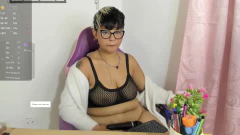 Snapshot of luna__cute chatting on 10-15-25, 11:27 Luna online show from 10-15-25, 11:27