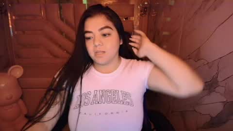 Snapshot of luna__r_ chatting on 04-25-26, 03:31 Luna online show from 04-25-26, 03:31