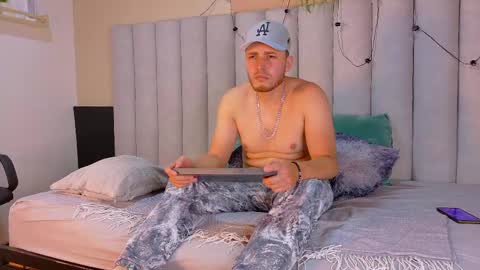Snapshot of luna_and_jackson_ chatting on 05-12-26, 02:52 Luna Jackson online show from 05-12-26, 02:52