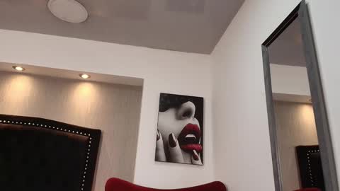 Luna And Titan  online show from 01-10-26, 01:02