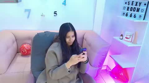 Luna And Titan  online show from 02-12-26, 03:45