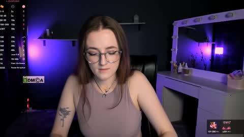 luna_berryy online show from 03-11-25, 09:26