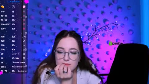 luna_berryy online show from 12-19-25, 08:38