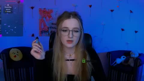 luna_berryy online show from 04-22-26, 07:48