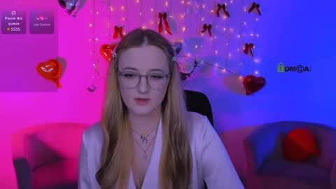 luna_berryy online show from 04-24-26, 08:11