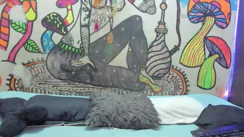 Snapshot of luna_gc chatting on 10-22-25, 09:58 luna_gc online show from 10-22-25, 09:58