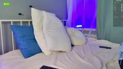 Snapshot of luna_helga chatting on 05-29-26, 06:33 Luna online show from 05-29-26, 06:33