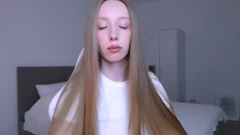 Luna online show from 03-29-26, 08:20