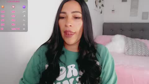 Snapshot of luna_lgomez chatting on 02-19-26, 12:01 luna online show from 02-19-26, 12:01