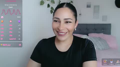 Snapshot of luna_lgomez chatting on 02-21-26, 02:40 luna online show from 02-21-26, 02:40