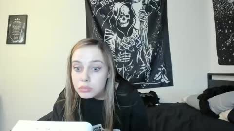 Luna online show from 11-20-25, 01:39