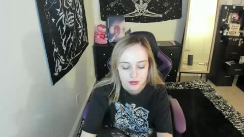 Luna online show from 12-02-25, 01:11