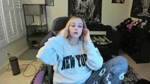 Luna online show from 01-15-26, 03:33