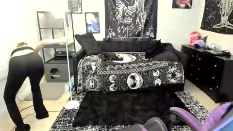 Luna online show from 03-25-26, 11:00