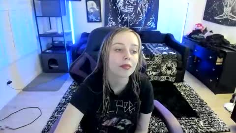 Luna online show from 04-20-26, 02:14