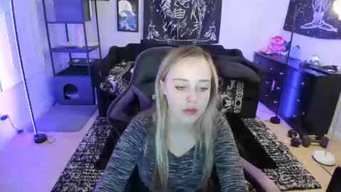 Luna online show from 05-19-26, 01:56