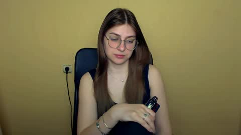 Luna online show from 04-23-26, 08:02