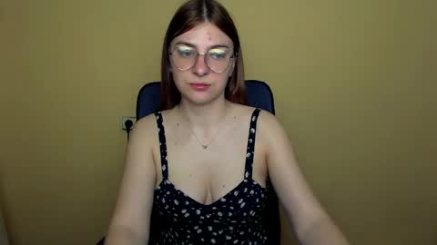 Snapshot of luna_lush_ chatting on 05-21-26, 08:32 Luna online show from 05-21-26, 08:32