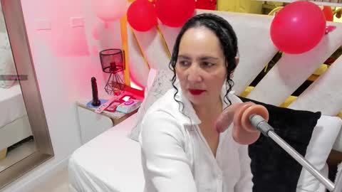 luna_naughty1 online show from 02-18-26, 07:43