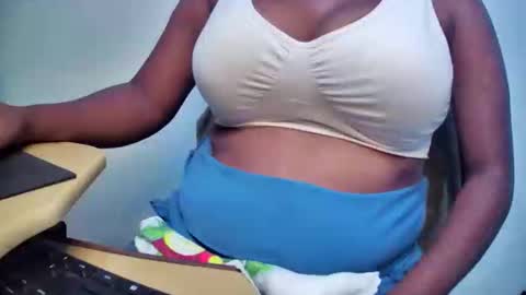 Snapshot of luna_naughty22 chatting on 02-16-26, 02:02 luna online show from 02-16-26, 02:02