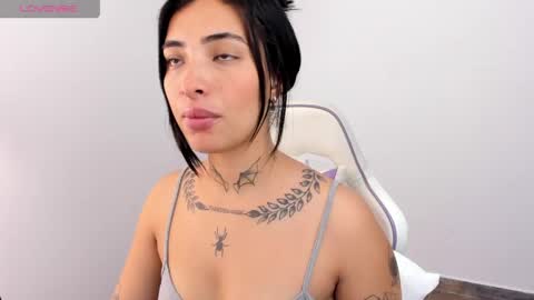 Snapshot of luna_rose10 chatting on 05-10-26, 12:49 luna rose online show from 05-10-26, 12:49