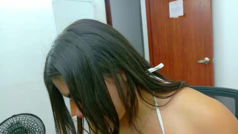 luna_rousse26 online show from 05-11-26, 02:45