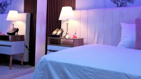 Snapshot of luna_star__18 chatting on 10-28-25, 11:47 A M M Y online show from 10-28-25, 11:47