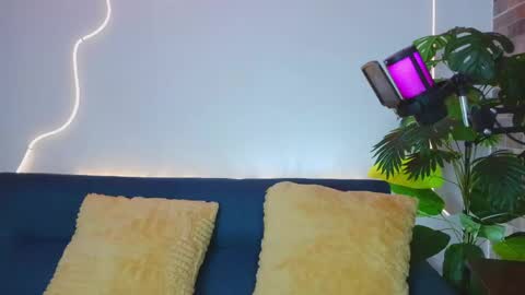 luna_valen online show from 05-22-26, 04:30