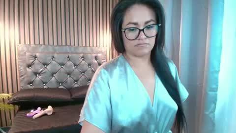 Snapshot of luna_valestra chatting on 12-16-25, 07:30 Luna online show from 12-16-25, 07:30
