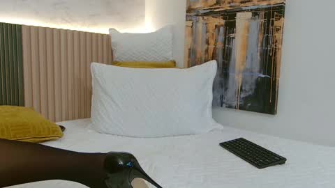 luna_valle online show from 04-15-26, 08:20