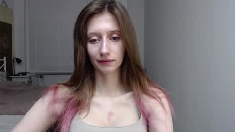 L U N A  online show from 12-22-25, 06:32